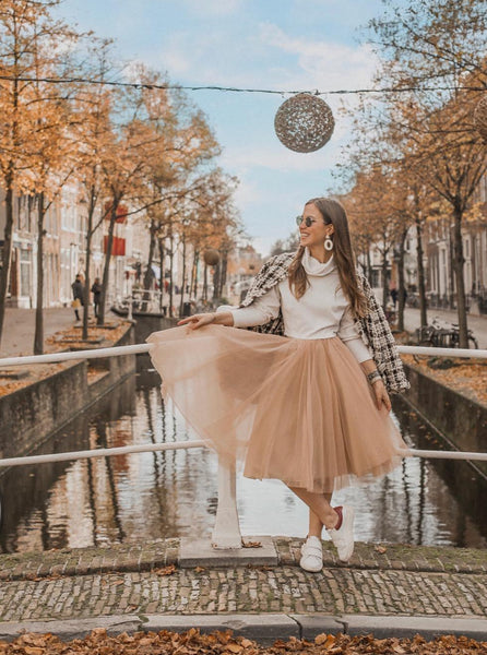 A fashionista influencer wearing the Midi Champagne tulle skirt in Amsterdam