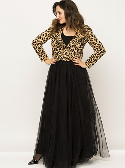 woman wearing a black Gala tulle skirt